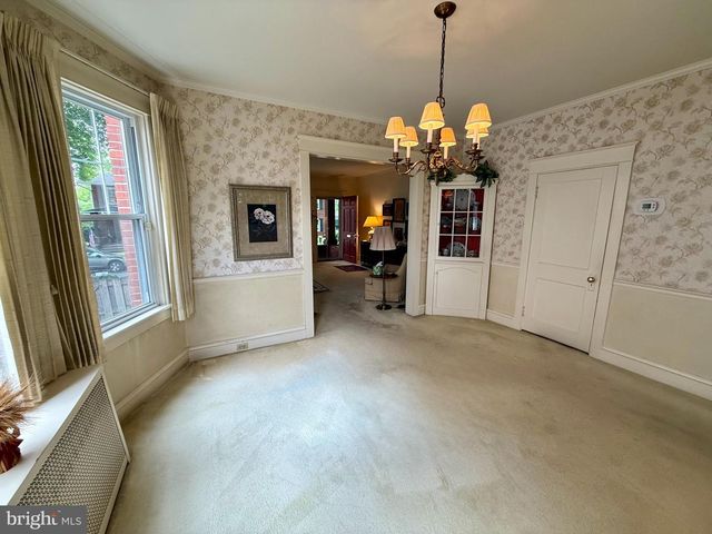 1557 DAUPHIN AVE, Wyomissing, PA 19610