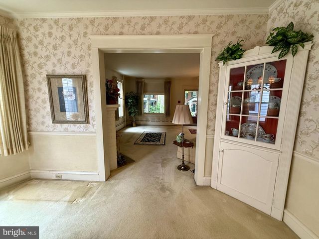 1557 DAUPHIN AVE, Wyomissing, PA 19610