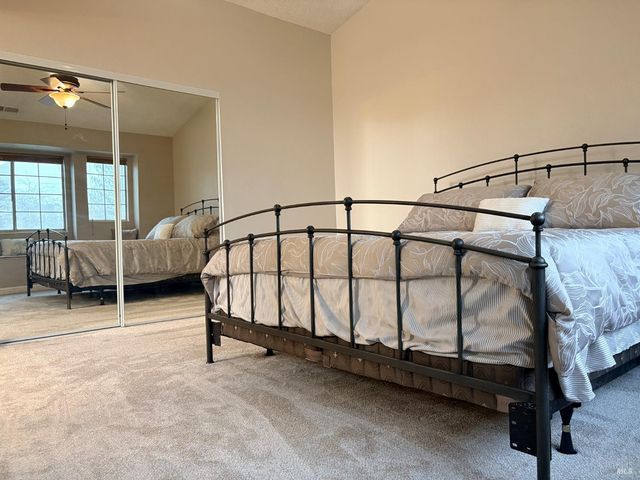 107 Freedom Ct, Vacaville, CA 95687