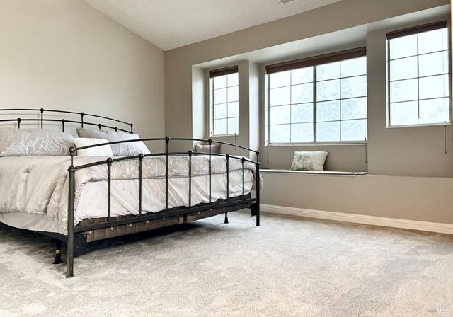 107 Freedom Ct, Vacaville, CA 95687