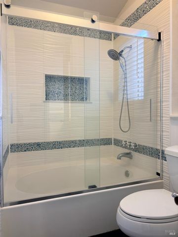 107 Freedom Ct, Vacaville, CA 95687