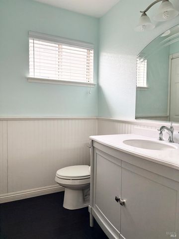 107 Freedom Ct, Vacaville, CA 95687