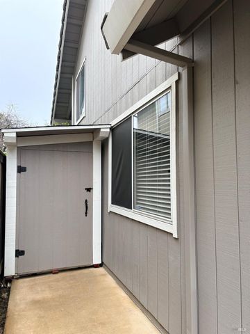 107 Freedom Ct, Vacaville, CA 95687