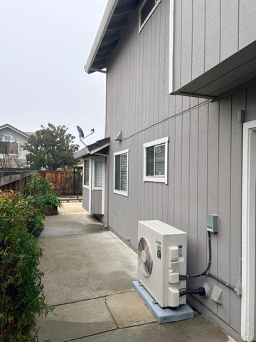 107 Freedom Ct, Vacaville, CA 95687