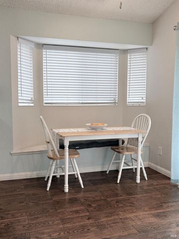 107 Freedom Ct, Vacaville, CA 95687