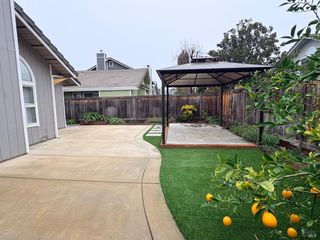 107 Freedom Ct, Vacaville, CA 95687