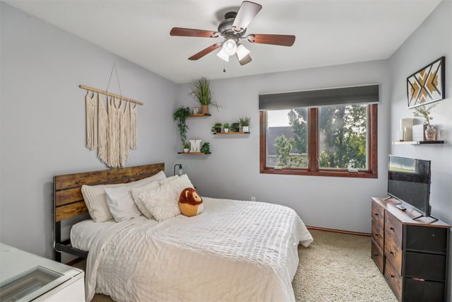 946 11th Avenue SE, Altoona, IA 50009