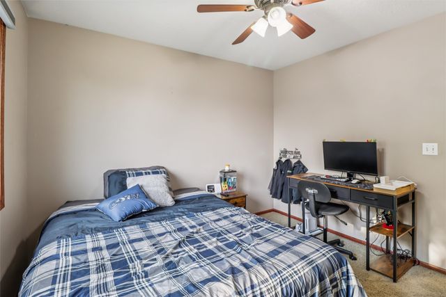 946 11th Avenue SE, Altoona, IA 50009