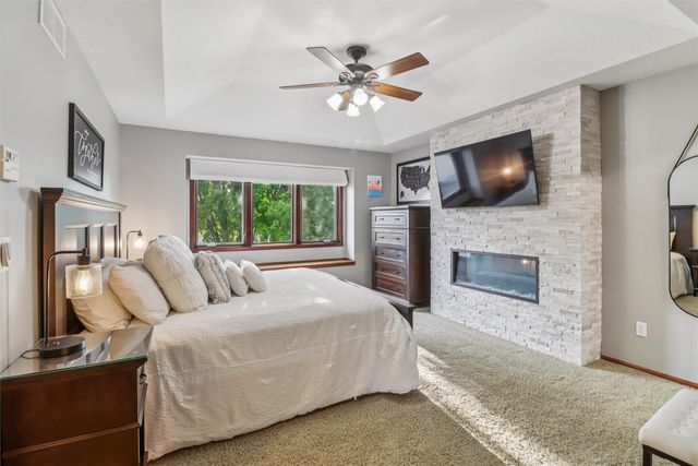 946 11th Avenue SE, Altoona, IA 50009