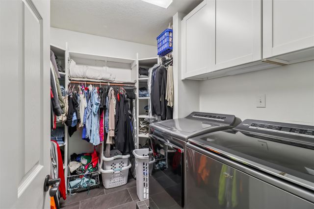 946 11th Avenue SE, Altoona, IA 50009