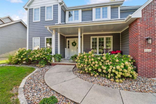 946 11th Avenue SE, Altoona, IA 50009