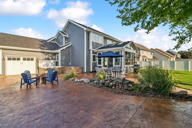 946 11th Avenue SE, Altoona, IA 50009