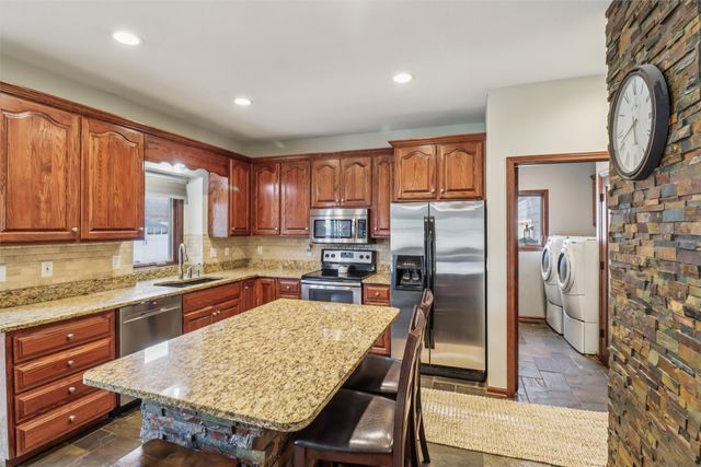 946 11th Avenue SE, Altoona, IA 50009