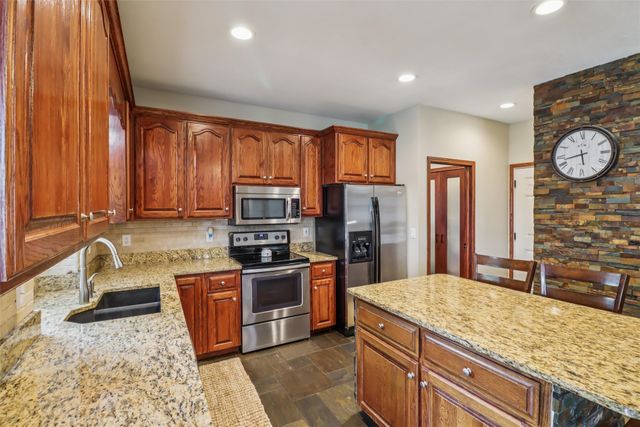 946 11th Avenue SE, Altoona, IA 50009