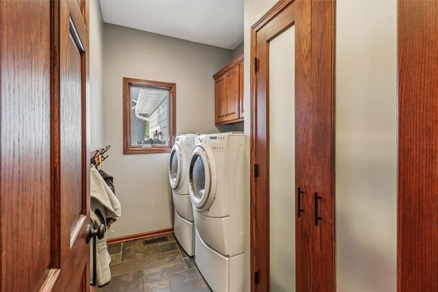 946 11th Avenue SE, Altoona, IA 50009