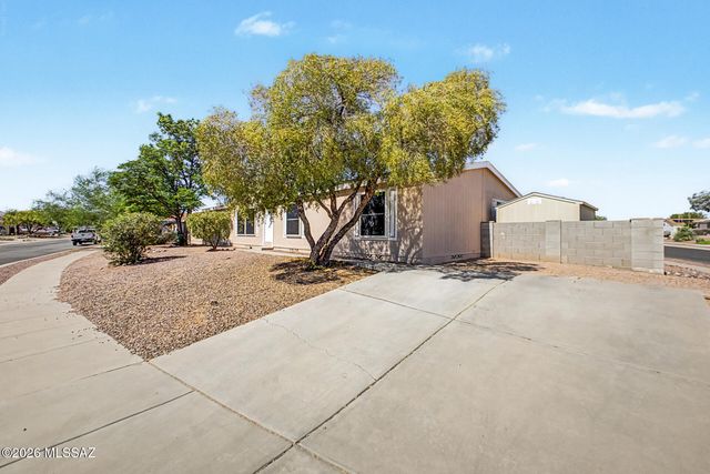 5385 S Brush Berry Drive, Tucson, AZ 85757