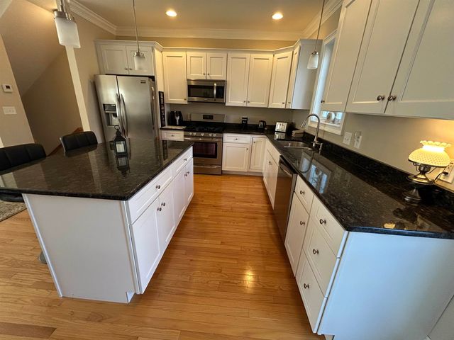 28 Acadia Lane, Exeter, NH 03833