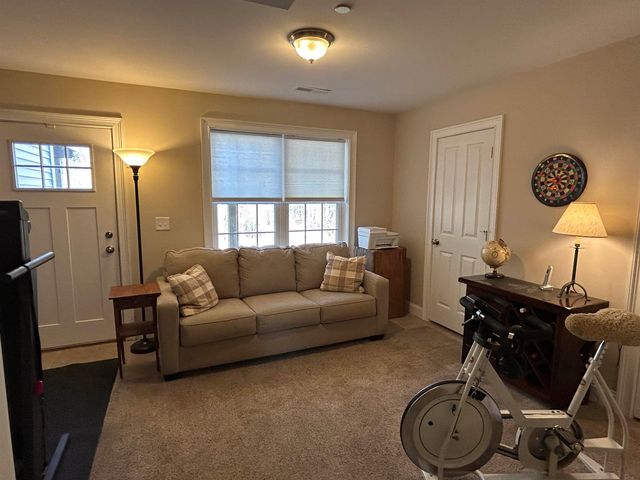 28 Acadia Lane, Exeter, NH 03833