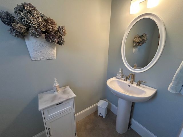 28 Acadia Lane, Exeter, NH 03833