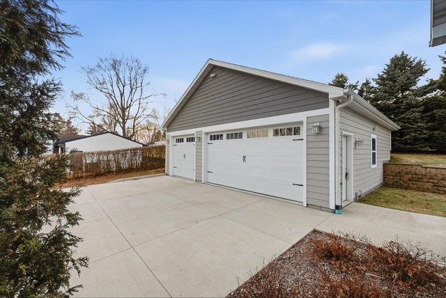 405 Lake DRIVE, Random Lake, WI 53075
