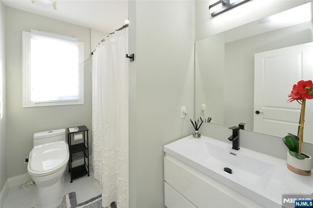 196 Graphic Boulevard, Bergenfield, NJ 07621