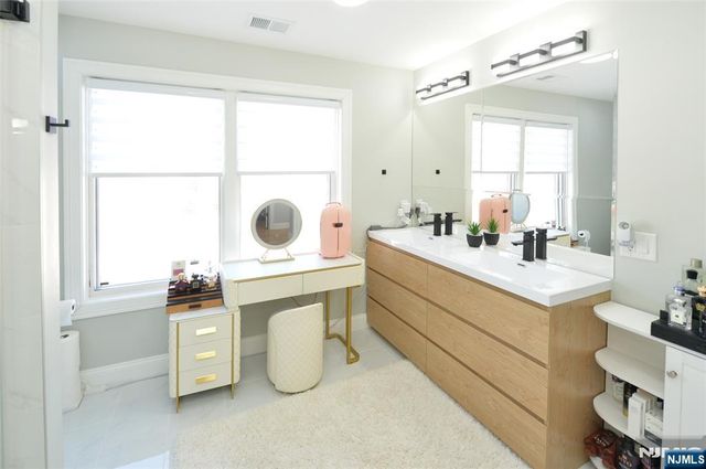 196 Graphic Boulevard, Bergenfield, NJ 07621