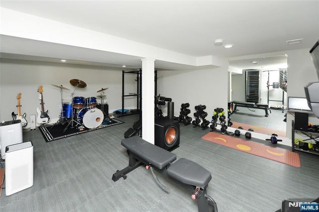 196 Graphic Boulevard, Bergenfield, NJ 07621