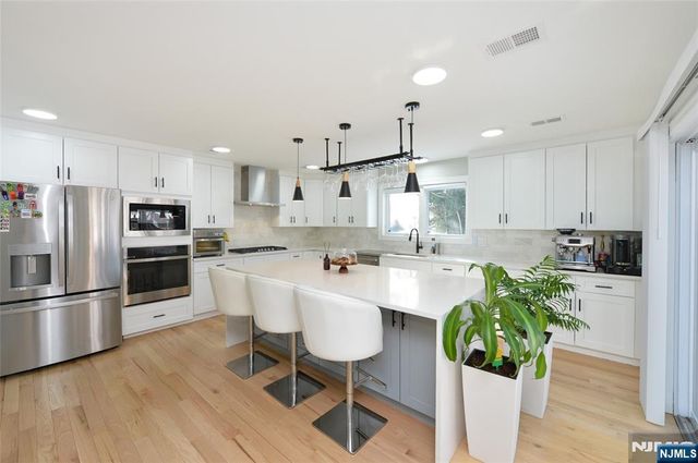 196 Graphic Boulevard, Bergenfield, NJ 07621