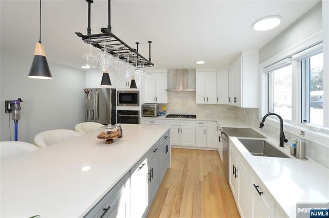 196 Graphic Boulevard, Bergenfield, NJ 07621