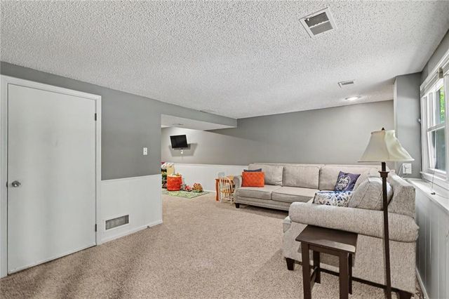7601 E 134th Terrace, Grandview, MO 64030