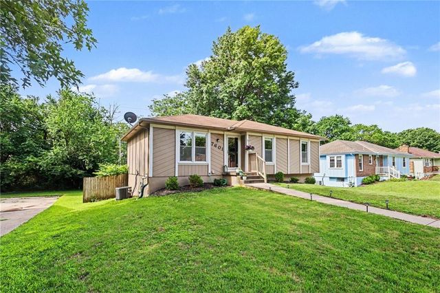 7601 E 134th Terrace, Grandview, MO 64030