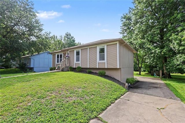 7601 E 134th Terrace, Grandview, MO 64030