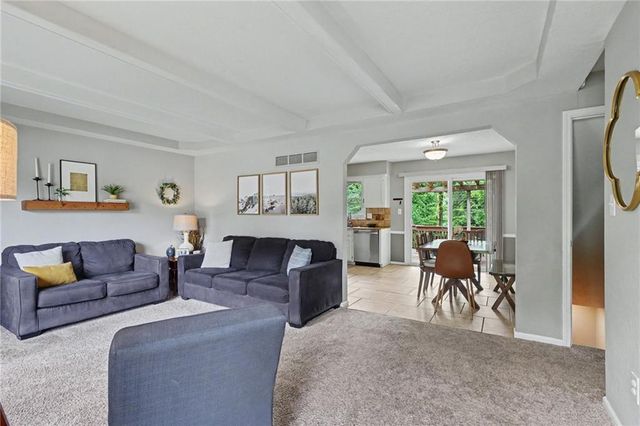 7601 E 134th Terrace, Grandview, MO 64030