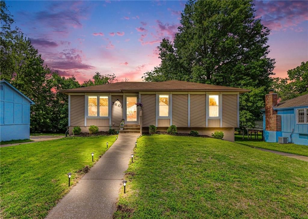 7601 E 134th Terrace, Grandview, MO 64030