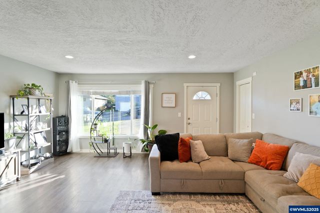 1425 Marshall Dr SE, Salem, OR 97302