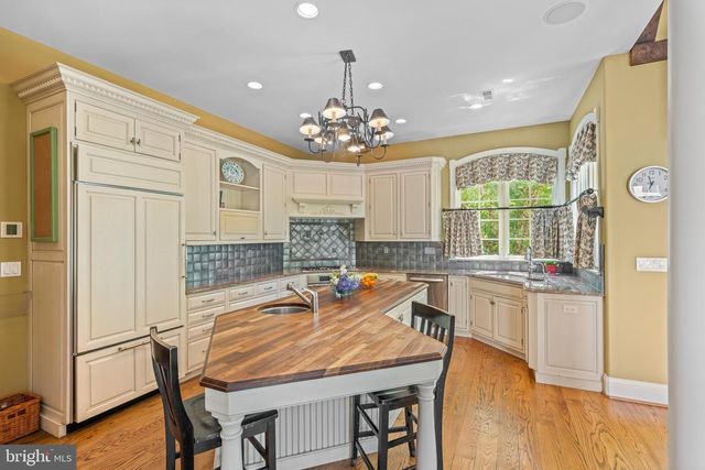 6 WEDGEWOOD DR, Blue Bell, PA 19422