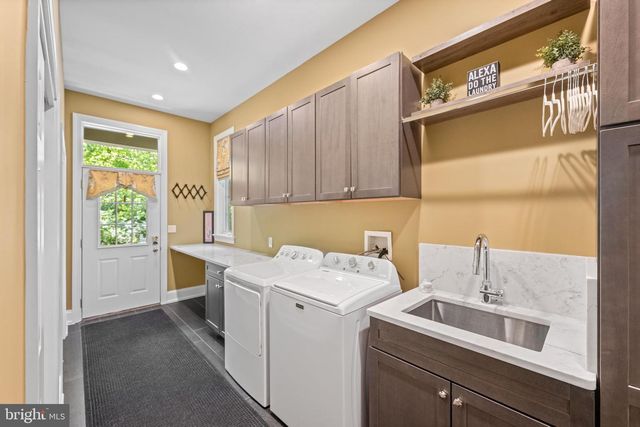 6 WEDGEWOOD DR, Blue Bell, PA 19422