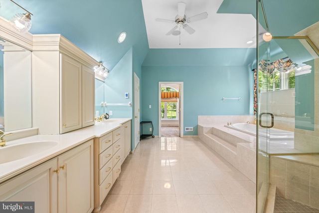 6 WEDGEWOOD DR, Blue Bell, PA 19422