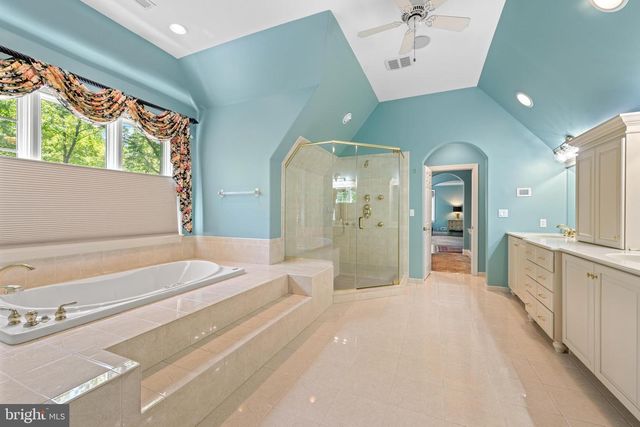 6 WEDGEWOOD DR, Blue Bell, PA 19422