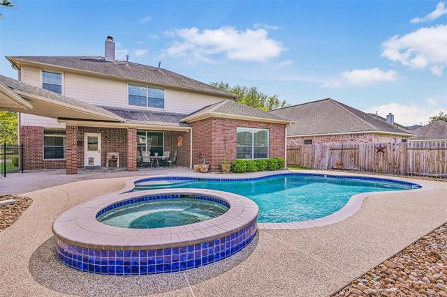 2835 Fairway Drive, Friendswood, TX 77546
