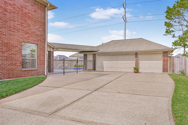 2835 Fairway Drive, Friendswood, TX 77546