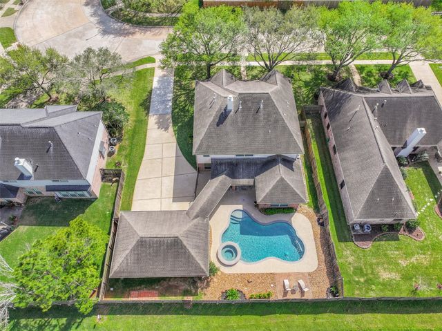 2835 Fairway Drive, Friendswood, TX 77546
