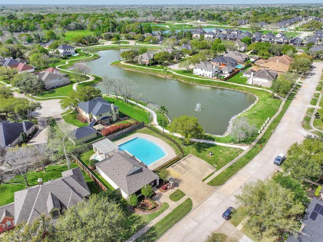 2835 Fairway Drive, Friendswood, TX 77546