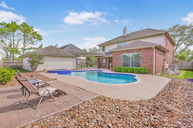 2835 Fairway Drive, Friendswood, TX 77546