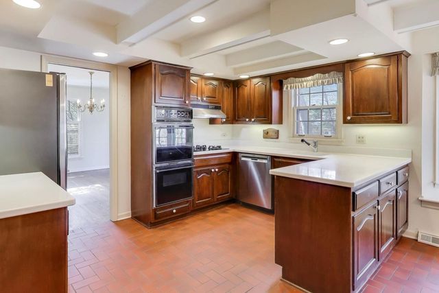 948 S Green Bay Road, Lake Forest, IL 60045