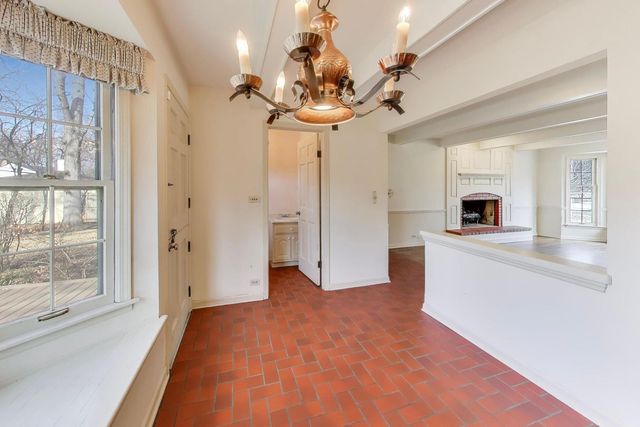 948 S Green Bay Road, Lake Forest, IL 60045