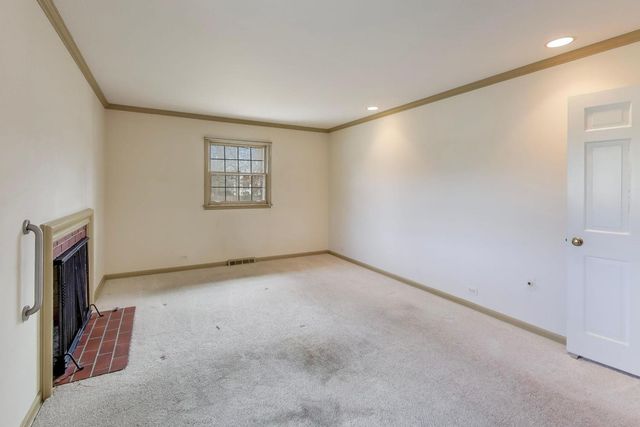 948 S Green Bay Road, Lake Forest, IL 60045