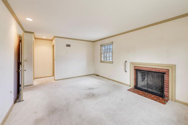 948 S Green Bay Road, Lake Forest, IL 60045