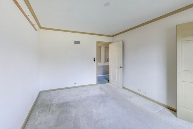 948 S Green Bay Road, Lake Forest, IL 60045