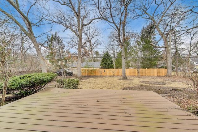 948 S Green Bay Road, Lake Forest, IL 60045